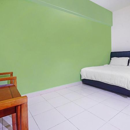 Hotel Night Queen Salak Tinggi Szepang Kültér fotó