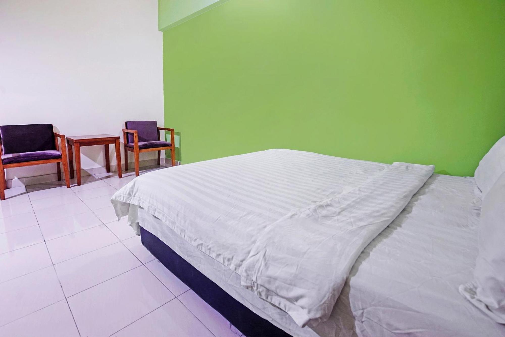 Hotel Night Queen Salak Tinggi Szepang Kültér fotó
