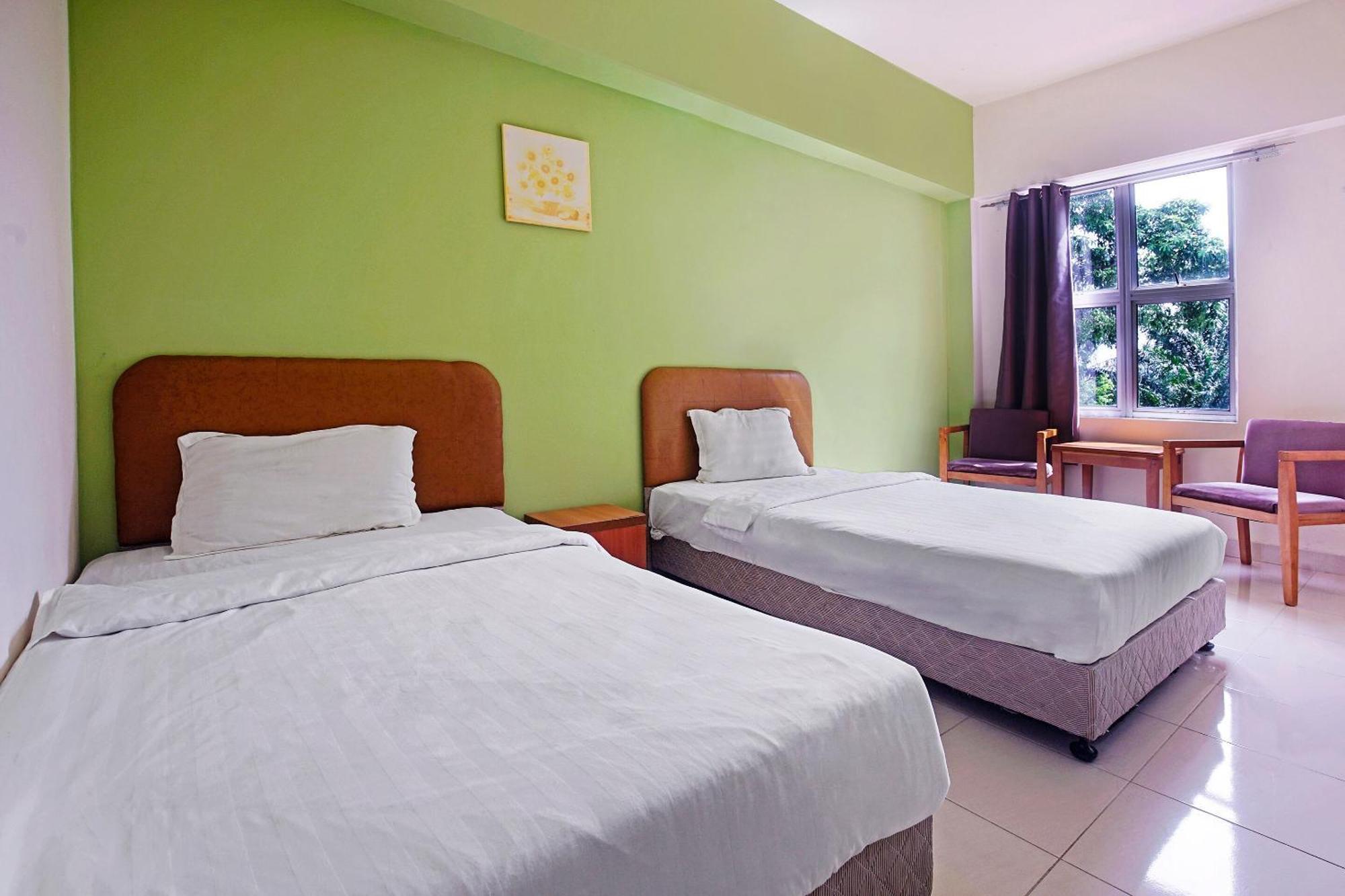 Hotel Night Queen Salak Tinggi Szepang Kültér fotó