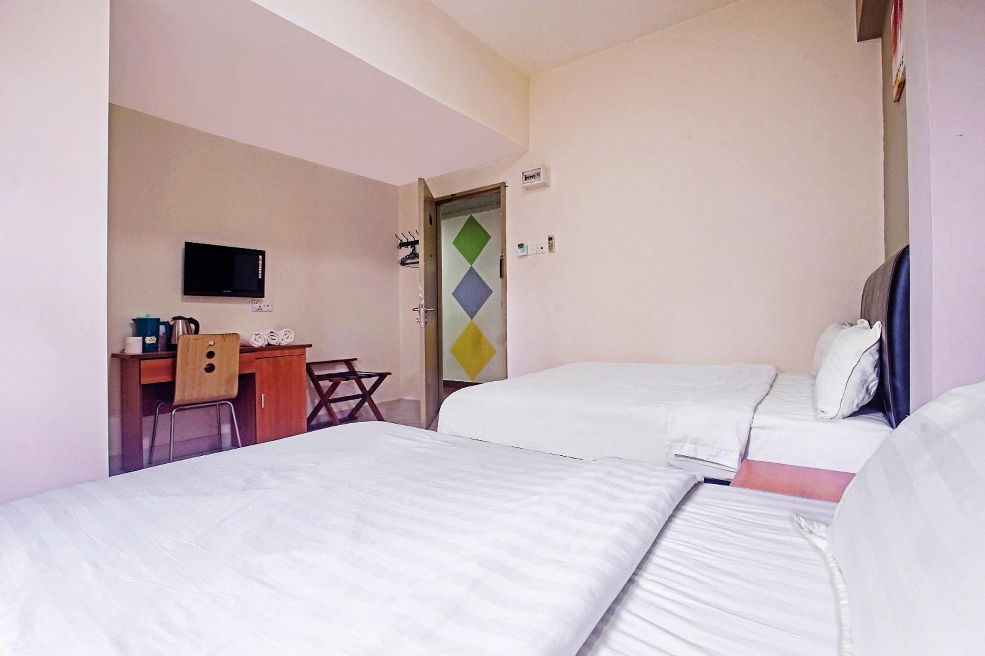 Hotel Night Queen Salak Tinggi Szepang Kültér fotó