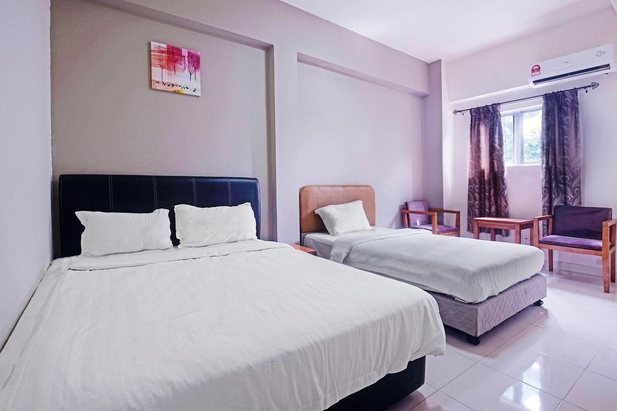 Hotel Night Queen Salak Tinggi Szepang Kültér fotó