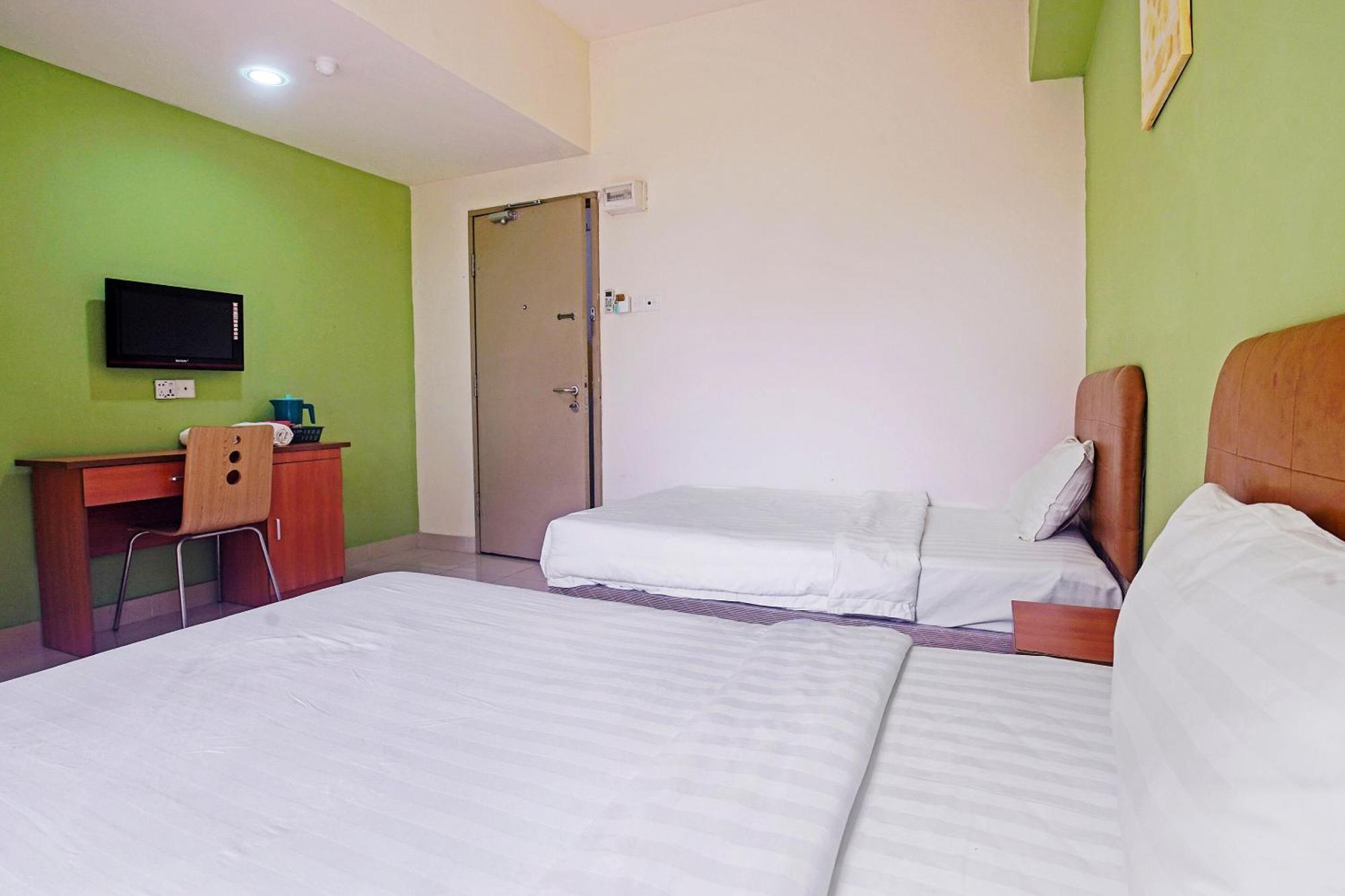 Hotel Night Queen Salak Tinggi Szepang Kültér fotó