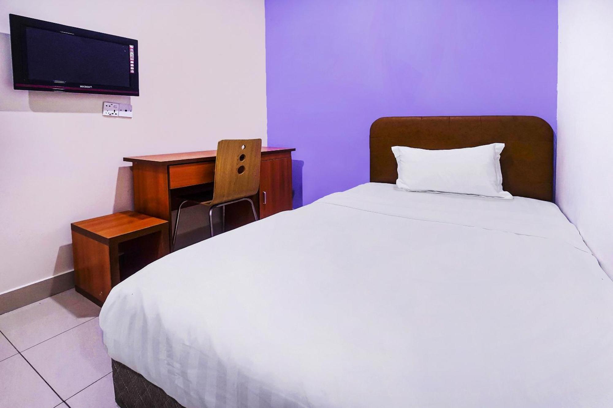 Hotel Night Queen Salak Tinggi Szepang Kültér fotó