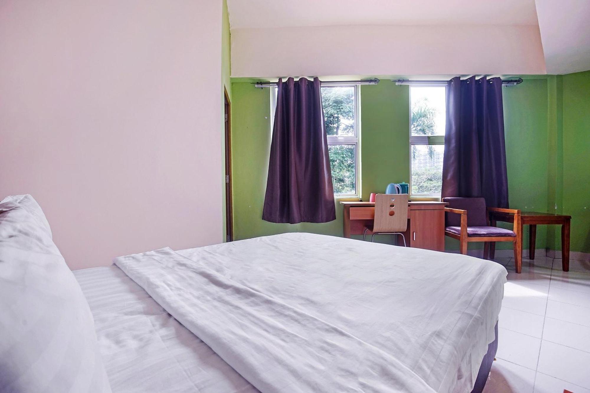 Hotel Night Queen Salak Tinggi Szepang Kültér fotó