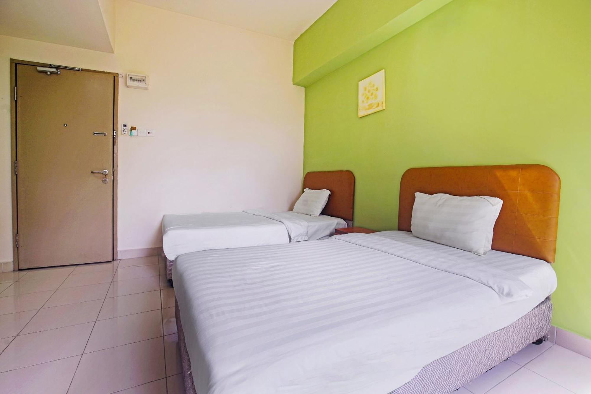 Hotel Night Queen Salak Tinggi Szepang Kültér fotó