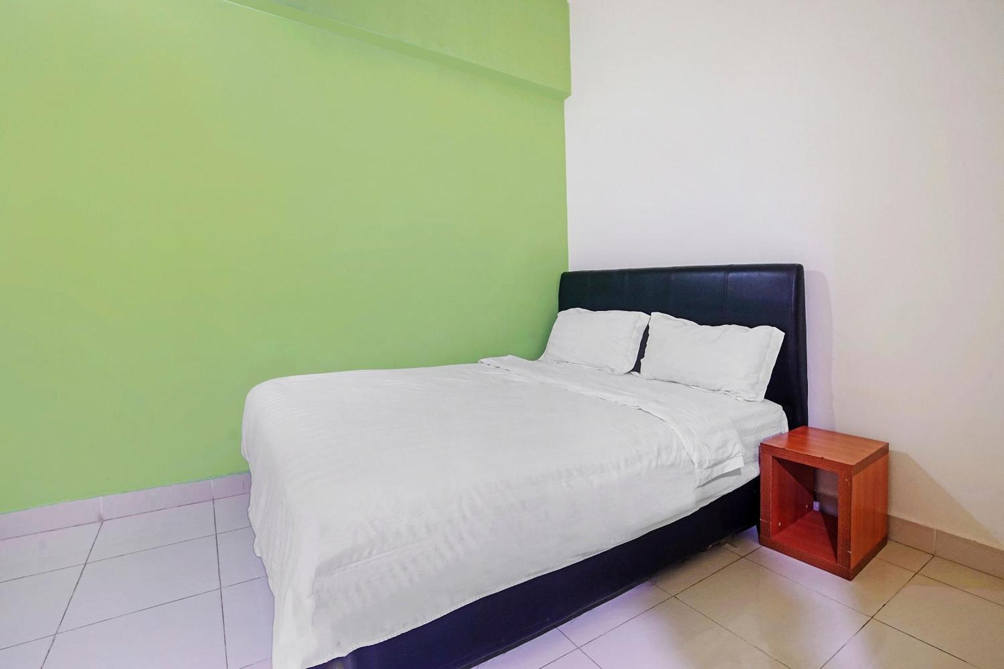 Hotel Night Queen Salak Tinggi Szepang Kültér fotó