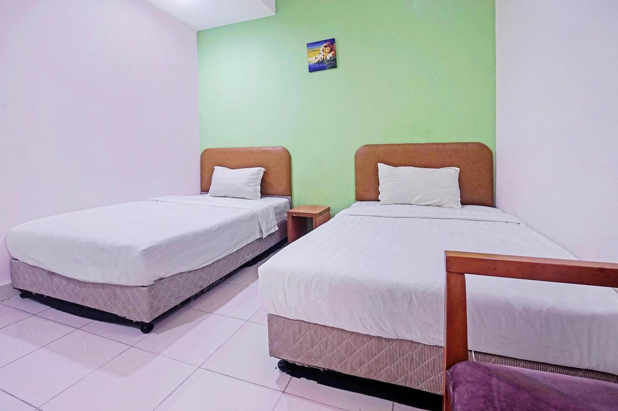 Hotel Night Queen Salak Tinggi Szepang Kültér fotó
